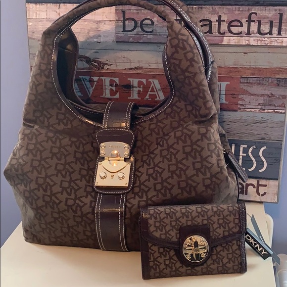DKNY Dark Brown Bag with matching wallet - Picture 8 of 8